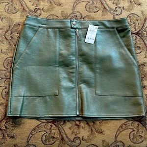 NWT bar III Faux leather mini skirt . Army green. Sz 12 .fully lined -zip front